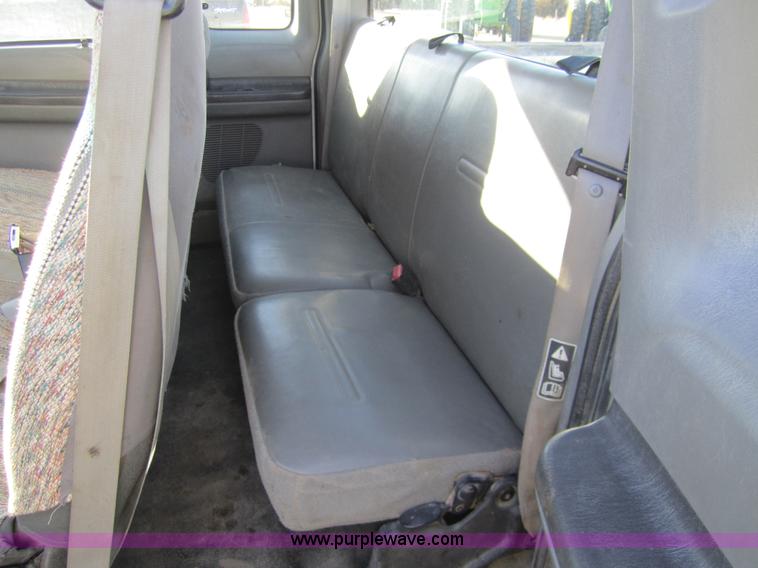 image for item 3405 2003 Ford F250 XL Super Duty super cab pickup truck