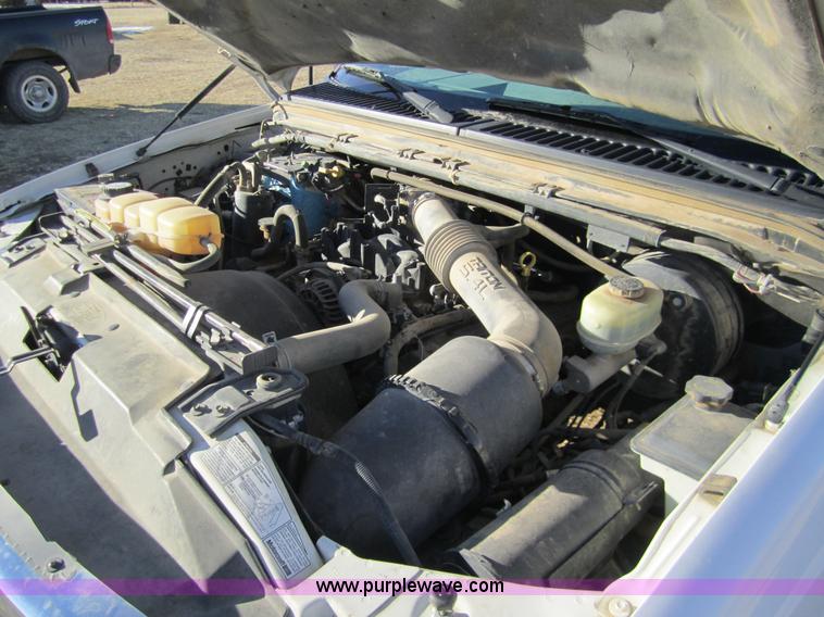 image for item 3405 2003 Ford F250 XL Super Duty super cab pickup truck