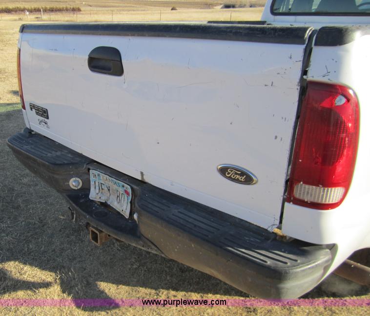 image for item 3405 2003 Ford F250 XL Super Duty super cab pickup truck