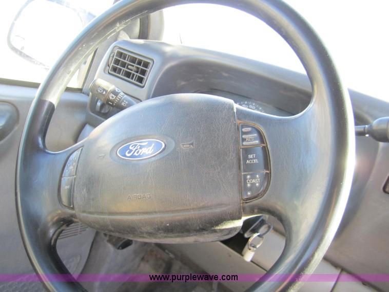 image for item 3405 2003 Ford F250 XL Super Duty super cab pickup truck