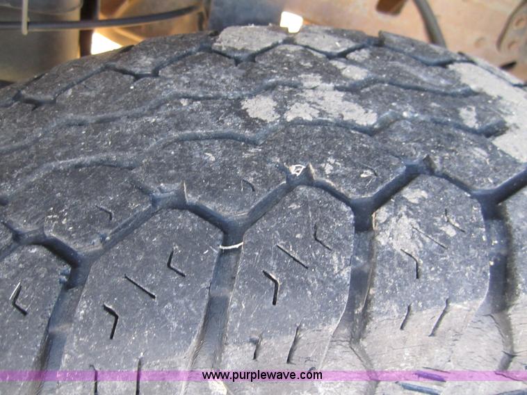 image for item 3405 2003 Ford F250 XL Super Duty super cab pickup truck