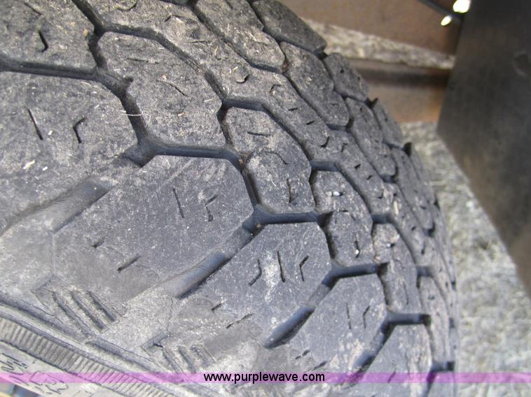 image for item 3405 2003 Ford F250 XL Super Duty super cab pickup truck