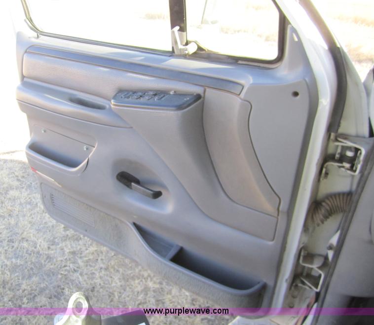 image for item 3406 1997 Ford F350 XLT crew cab pickup truck