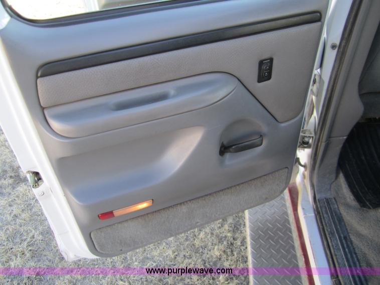 image for item 3406 1997 Ford F350 XLT crew cab pickup truck