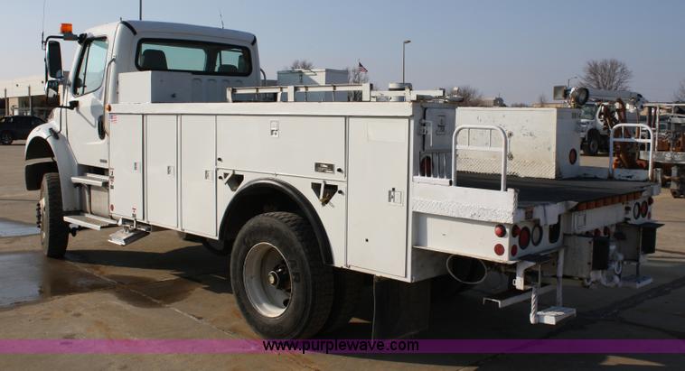 image for item 4892 2004 Freightliner M2 utility truck