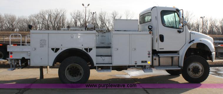 image for item 4892 2004 Freightliner M2 utility truck