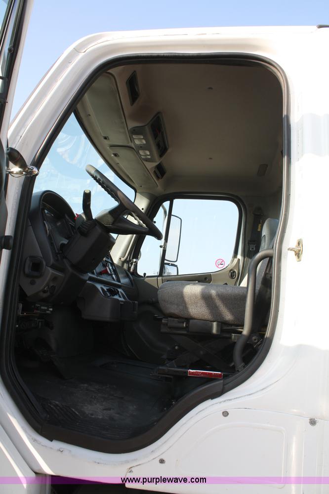 image for item 4892 2004 Freightliner M2 utility truck