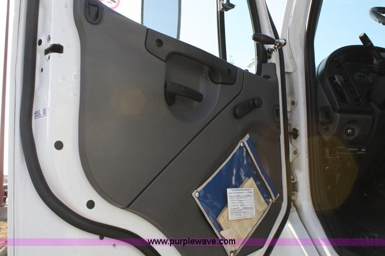 image for item 4892 2004 Freightliner M2 utility truck