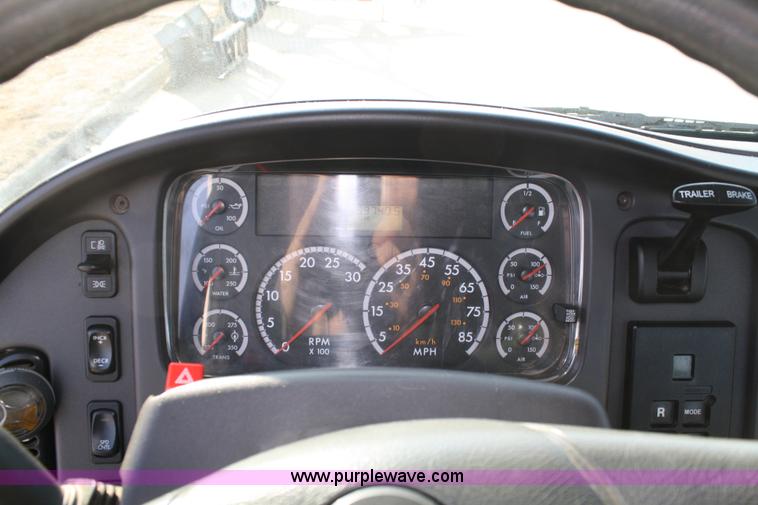 image for item 4892 2004 Freightliner M2 utility truck