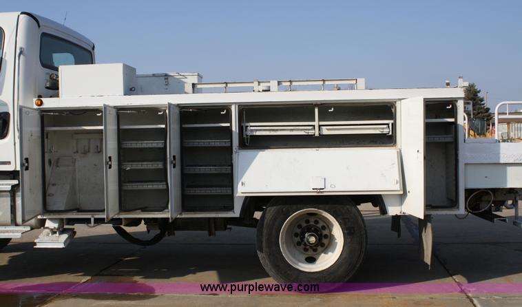 image for item 4892 2004 Freightliner M2 utility truck