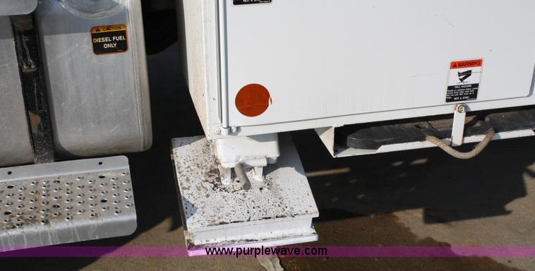 image for item 4892 2004 Freightliner M2 utility truck