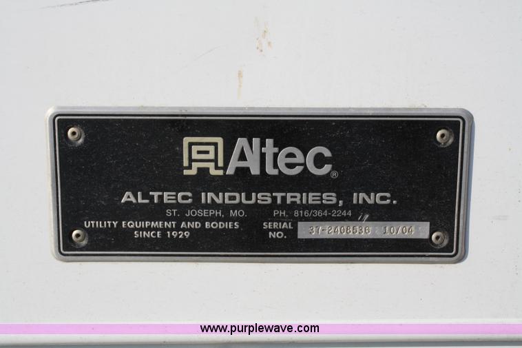 image for item 4892 2004 Freightliner M2 utility truck