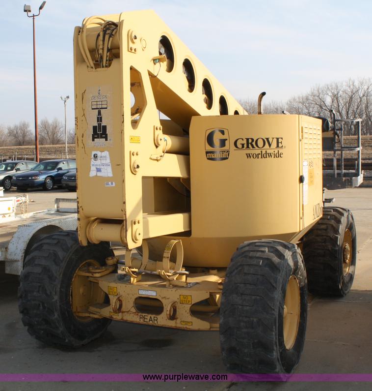 image for item 4895 Grove AM066 man lift