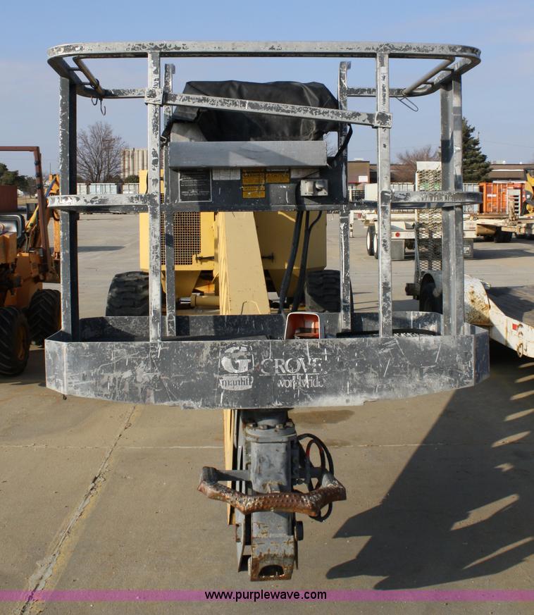 image for item 4895 Grove AM066 man lift