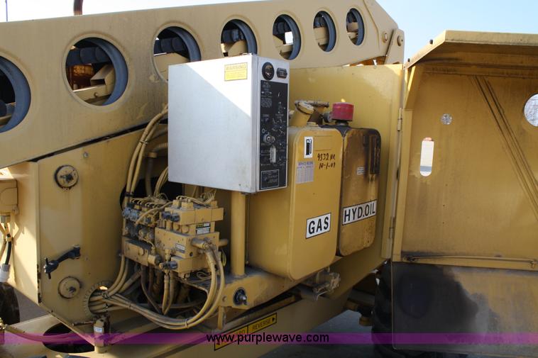 image for item 4895 Grove AM066 man lift