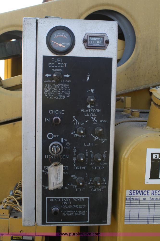 image for item 4895 Grove AM066 man lift