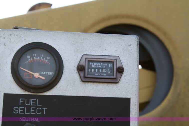 image for item 4895 Grove AM066 man lift