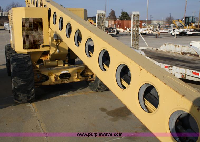 image for item 4895 Grove AM066 man lift