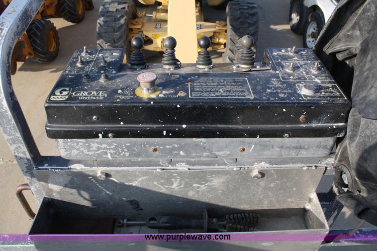 image for item 4895 Grove AM066 man lift