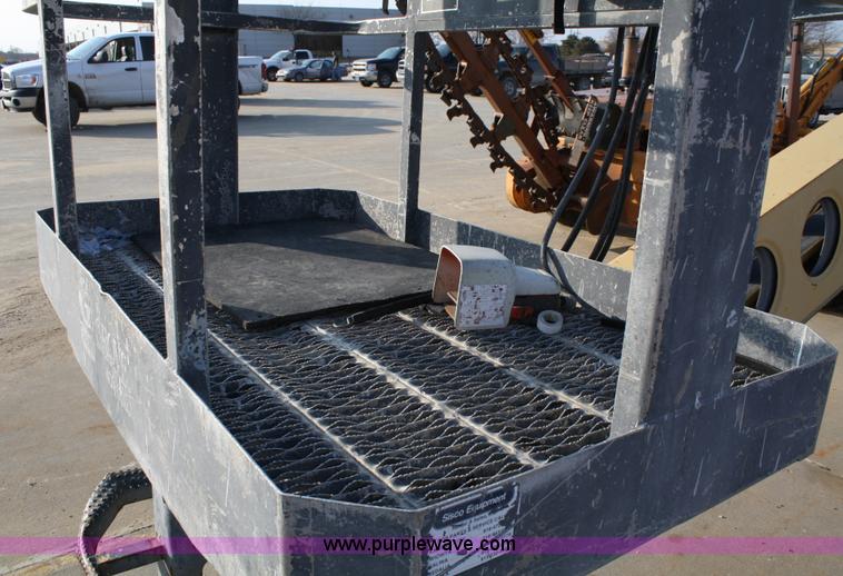 image for item 4895 Grove AM066 man lift