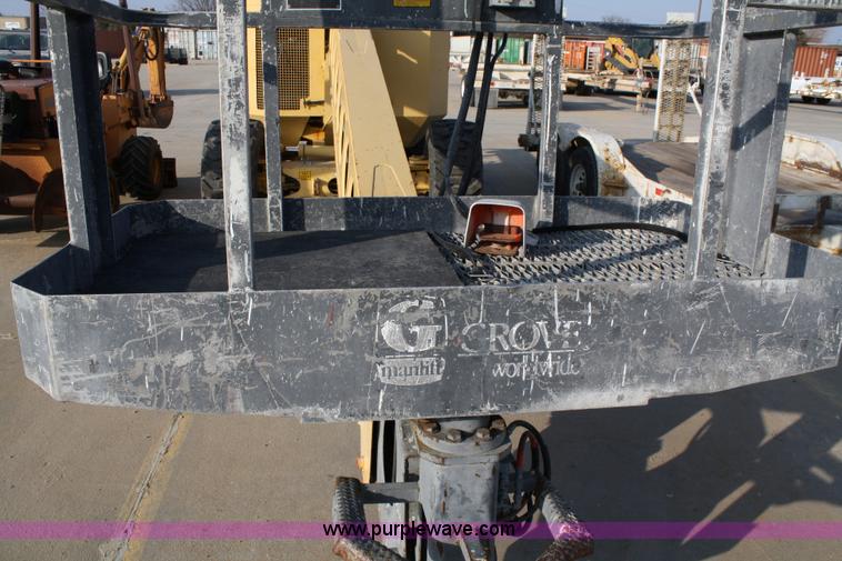 image for item 4895 Grove AM066 man lift
