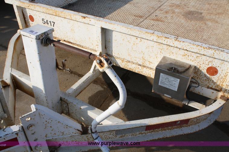 image for item 4899 1993 material trailer