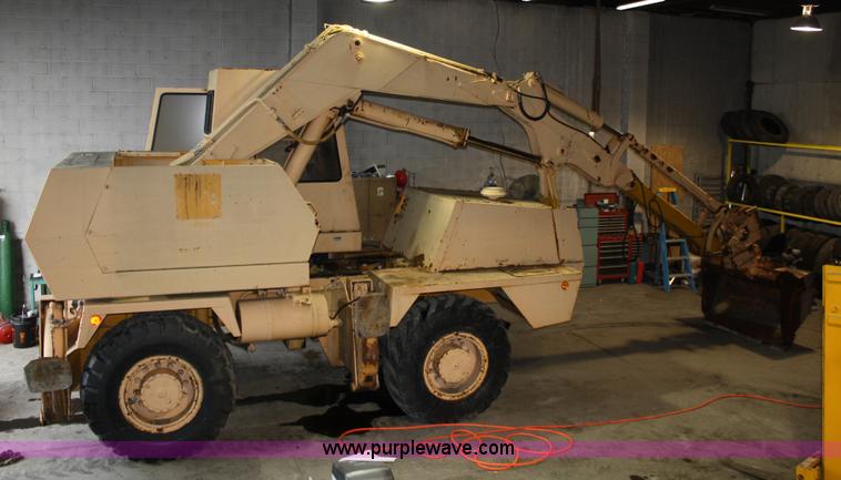 image for item 4908 1989 Case 1085B mobile excavator