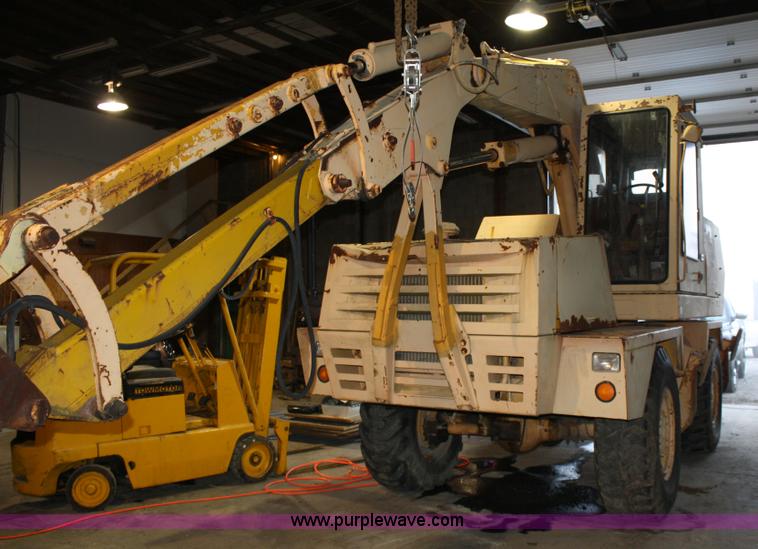 image for item 4908 1989 Case 1085B mobile excavator