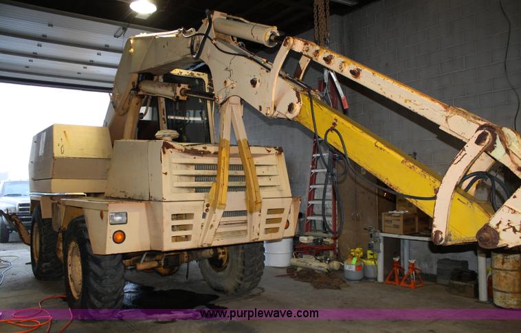 image for item 4908 1989 Case 1085B mobile excavator