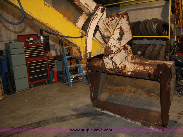 image for item 4908 1989 Case 1085B mobile excavator