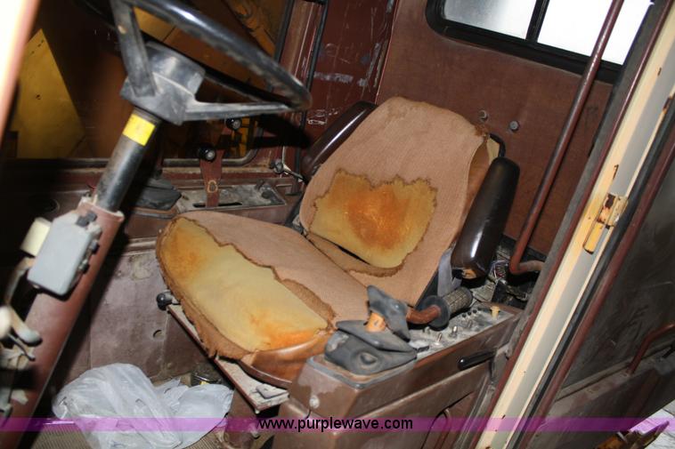 image for item 4908 1989 Case 1085B mobile excavator