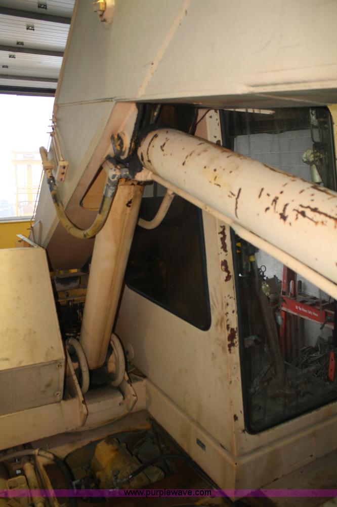 image for item 4908 1989 Case 1085B mobile excavator