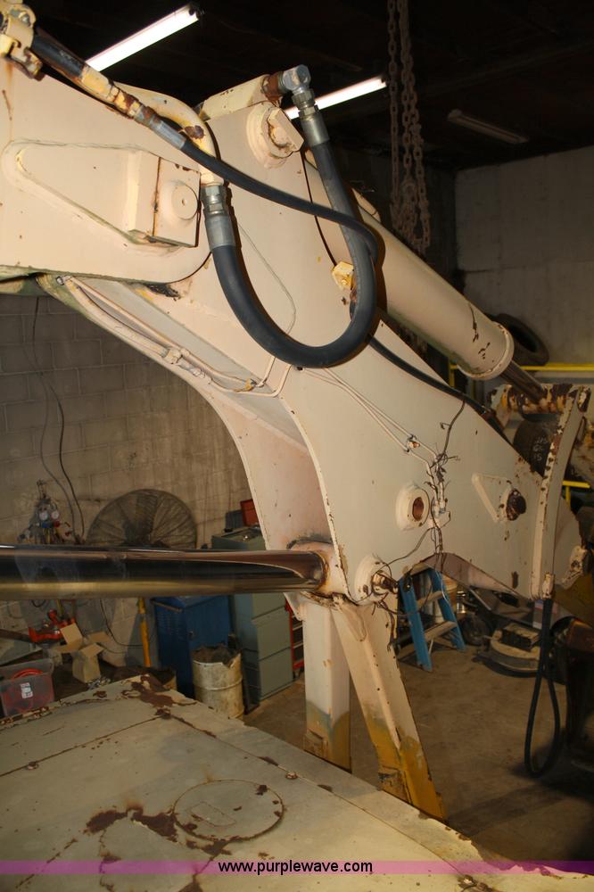 image for item 4908 1989 Case 1085B mobile excavator