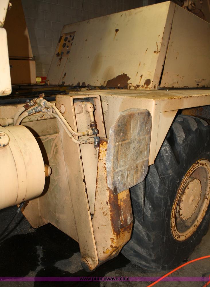 image for item 4908 1989 Case 1085B mobile excavator