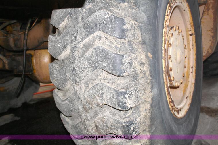 image for item 4908 1989 Case 1085B mobile excavator