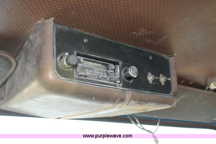 image for item 4910 1982 Ford F800 dump truck