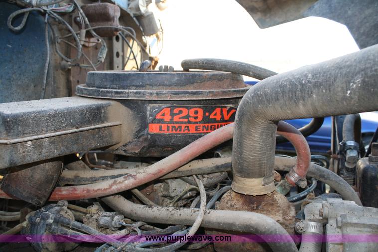 image for item 4910 1982 Ford F800 dump truck