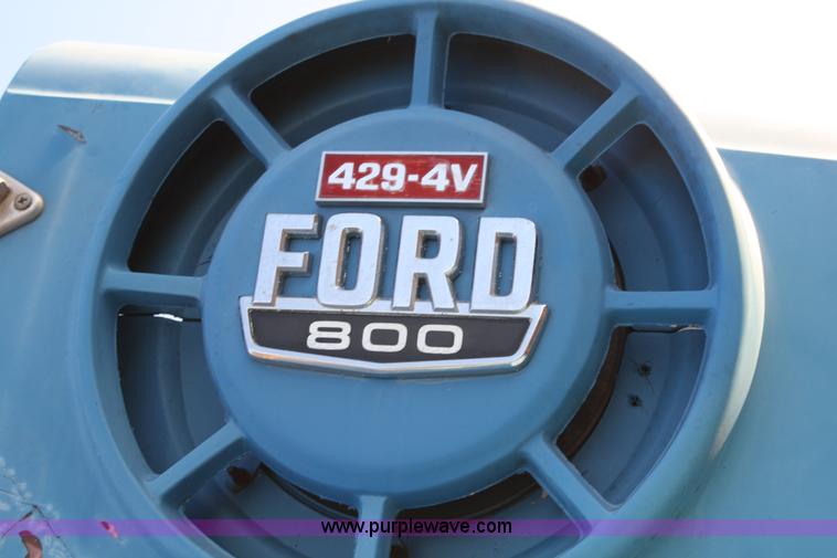 image for item 4910 1982 Ford F800 dump truck