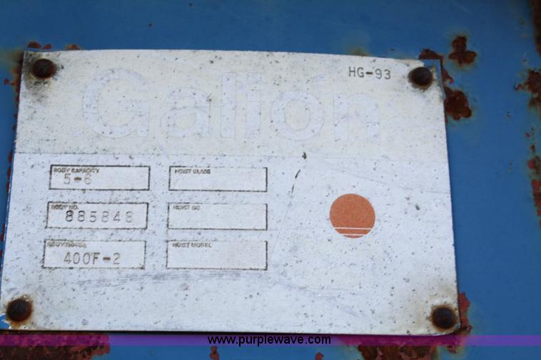 image for item 4910 1982 Ford F800 dump truck