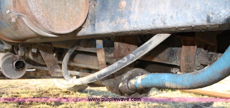 image for item 4910 1982 Ford F800 dump truck