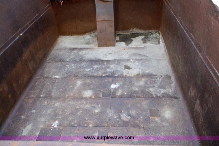 image for item 4910 1982 Ford F800 dump truck