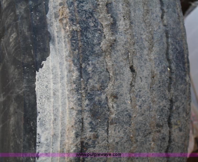 image for item 4910 1982 Ford F800 dump truck