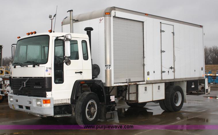 image for item 4923 1994 Volvo cargo truck