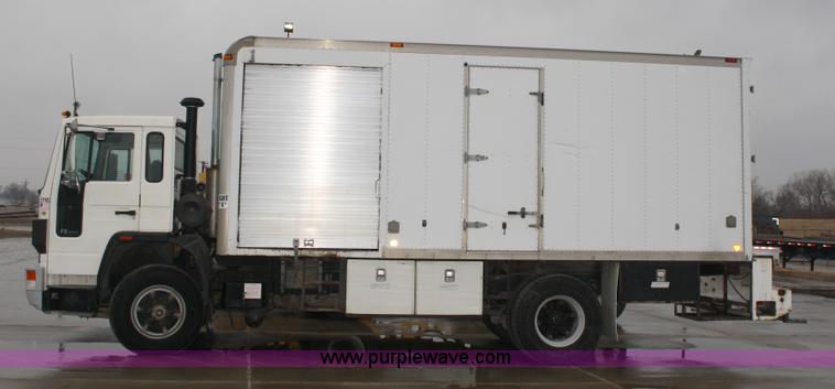 image for item 4923 1994 Volvo cargo truck