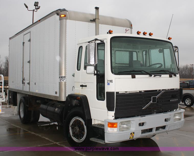 image for item 4923 1994 Volvo cargo truck