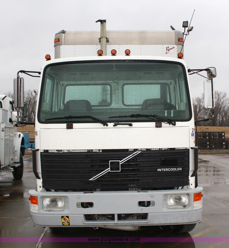 image for item 4923 1994 Volvo cargo truck