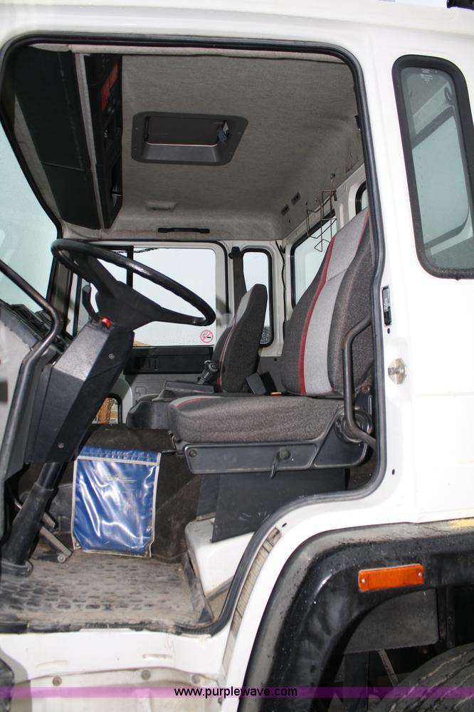 image for item 4923 1994 Volvo cargo truck