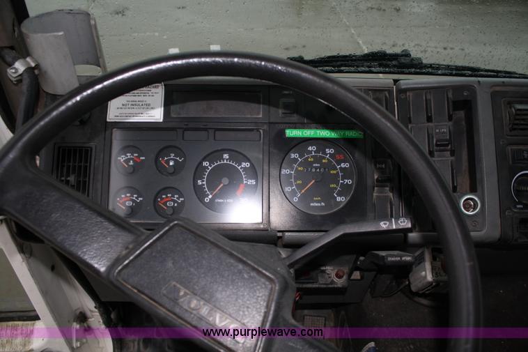 image for item 4923 1994 Volvo cargo truck
