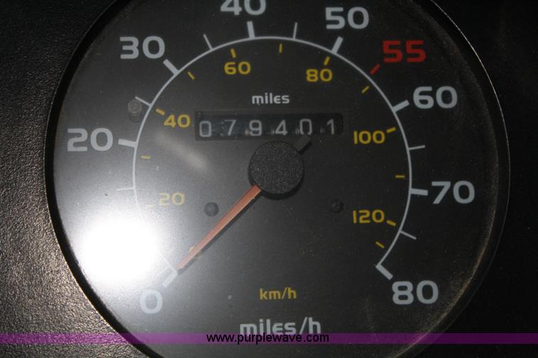 image for item 4923 1994 Volvo cargo truck