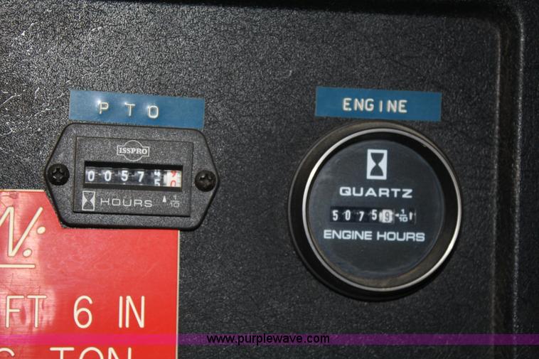 image for item 4923 1994 Volvo cargo truck